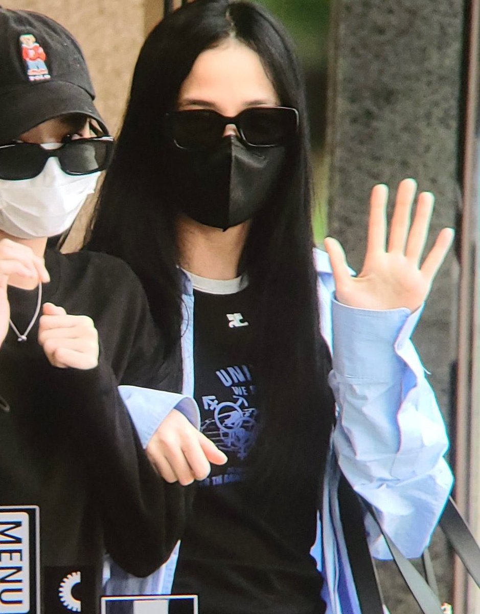 PopBase's tweet photo. BLACKPINK's Jisoo was spotted wearing a Courrèges ‘Over The Rainbow’ T-Shirt, which donates all its profits to Ardhis, an organization defending the residence and asylum rights of foreign homosexual and trans people in France. https://t.co/Jk1dHEIwsy