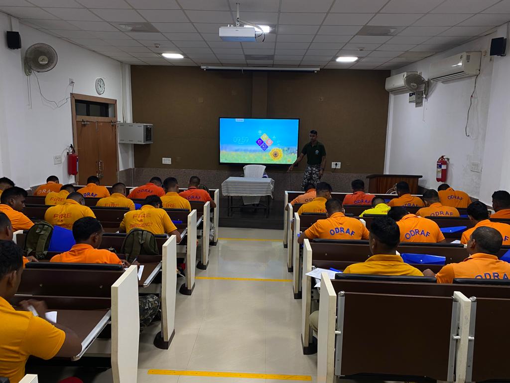 osdmaodisha's tweet photo. 1st Batch of #FloodRescue & #BoatOperation-2023 commenced today at #DMTC for 40 #ODRAF & Fire & Emergency Services personnel. The course is of 15 days duration & will be completed on 17th Aug-2023.
@SRC_Odisha @IPR_Odisha @DGPOdisha @DGFS_HGs_CD https://t.co/WntjxatiQH