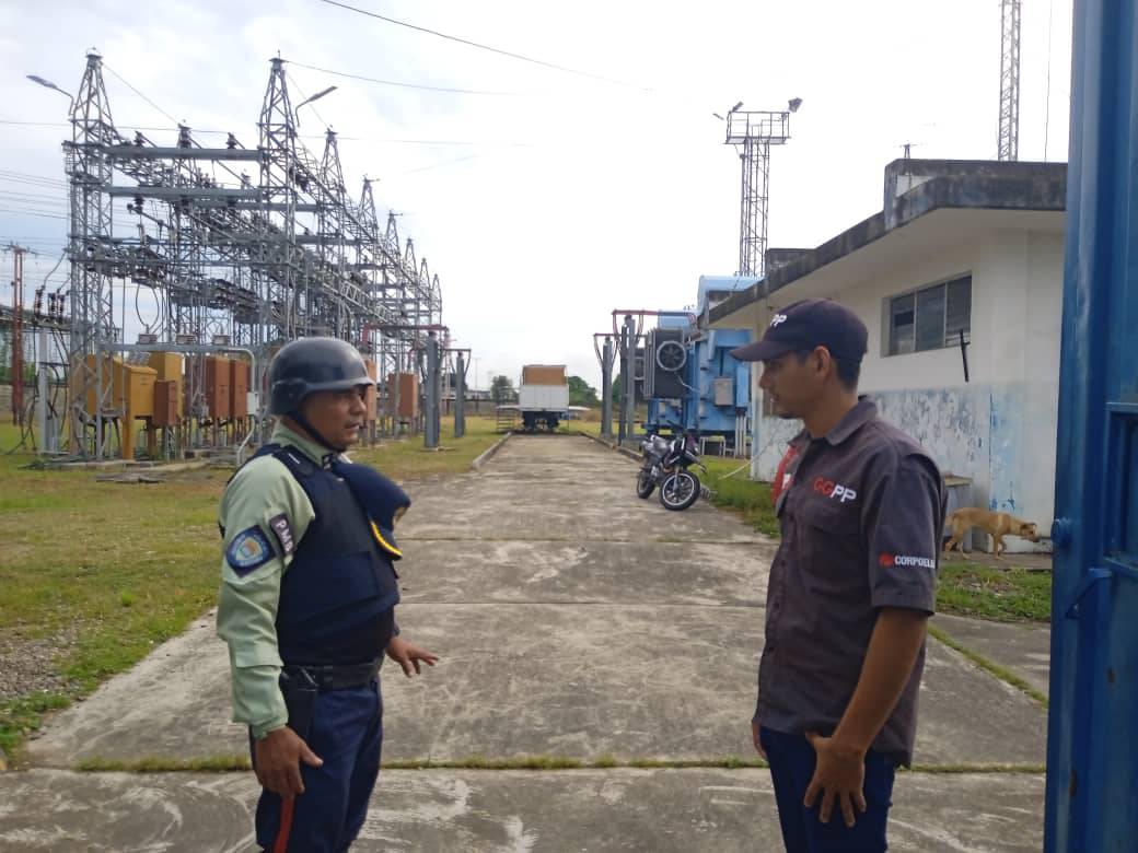 En el marco del Operativo de Seguridad de las Instalaciones Estratégicas, los efectivos de la Policía del Municipio Barinas supervisan Subestación Eléctrica Barinas III en el sector Los Próceres de la parroquia Corazón de Jesús #MaduroTieneUnBeta <a href="/AlcaldiaBnas/">Alcaldía del Municipio Barinas</a> <a href="/jbarrios_cpeb/">Juan Manuel Barrios Duarte</a>