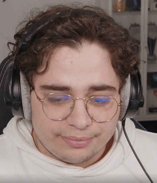 undzdeplus's tweet photo. [THREAD] JE MET LES STREAMERS CHAUVE / CALVITIE  !!!

Kameto mdrr le giga crane encore une idée et sa tête elle explose 😭 https://t.co/5xWCE24igj