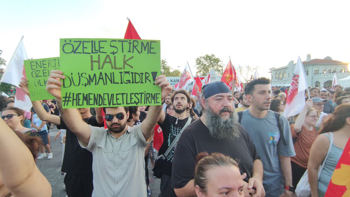 tkpninsesi's tweet photo. Özelleştirme halk düşmanlığıdır. #BoyunEğme memkelete sahip çık! https://t.co/ZcXcIcHaon