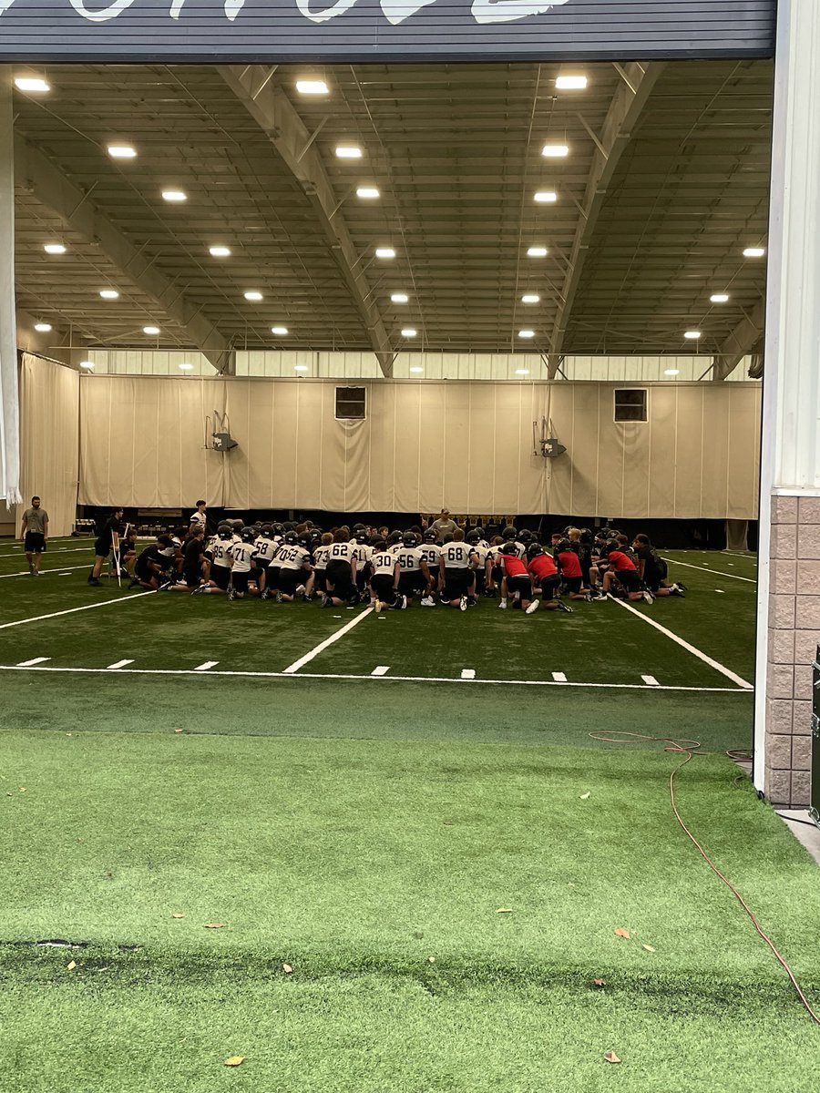 BvilleFB's tweet photo. First day of Fall Camp‼️

Didn’t sleep a wink last night🤪 

#TigerDNA https://t.co/qb0Anm8SCH