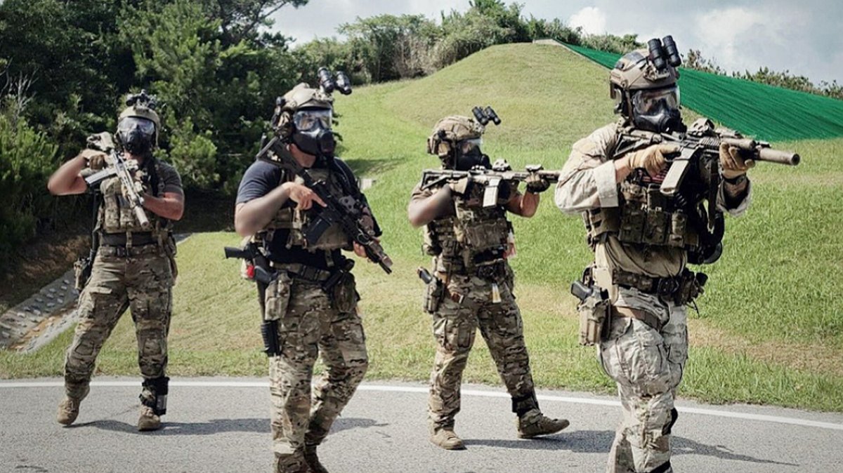 Remnantize's tweet photo. US Army Green Berets in Japan https://t.co/5vMQ0gf8BI