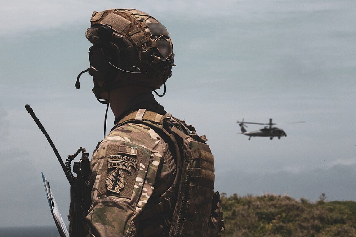Remnantize's tweet photo. US Army Green Berets in Japan https://t.co/5vMQ0gf8BI