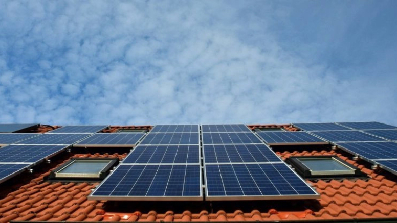 CommunitieCZ's tweet photo. 💰 Prodávat ⚡️ přetoky z ☀️ fotovoltaiky se 🤑 vyplácí stále 📈 více

https://t.co/PwTcktVRAo

#communitie #fotovoltaika
@OEnergetice​ #OEnergetice
@woltaircz 
@SkupinaCEZ 
#dzDrazice #PRE https://t.co/4RfVpLO193