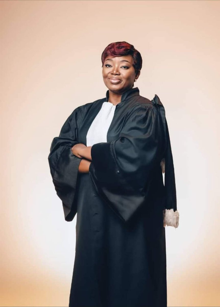 corineMAEZ's tweet photo. Maître Florence Loan-Messan💪
1ère femme à prendre les commandes du barreau ivoirien

Première femme à devenir Bâtonnier de l’Ordre des Avocats de #civ225 depuis sa création en 1959. 

We love it😊Qui est Me Florence Loan-Messan?👇
https://t.co/yPdgHtNkce

#corinemaez #beinspired https://t.co/4OiANEJO3h