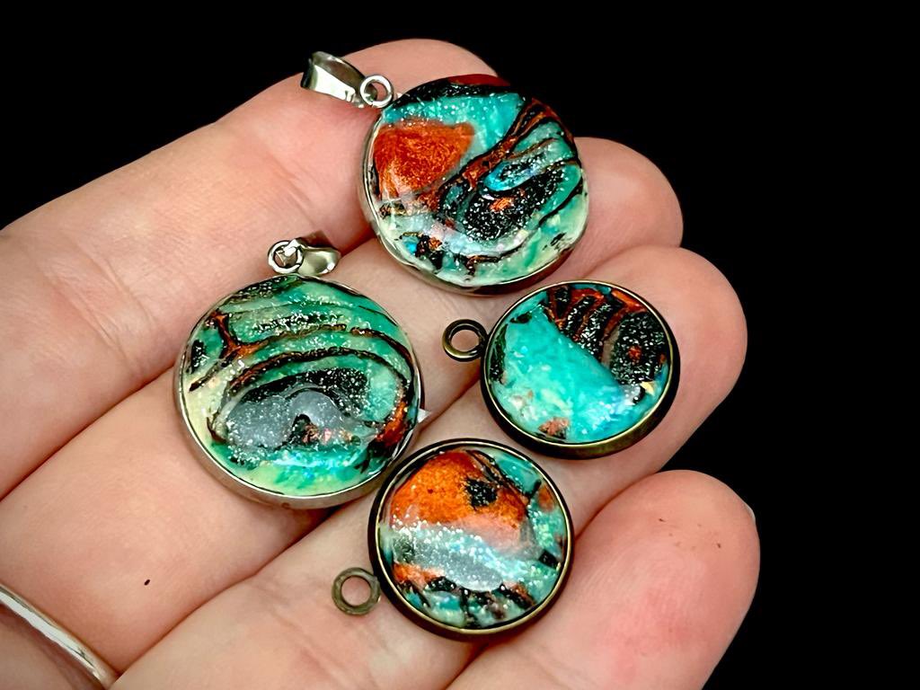 VictoriaFeliz7's tweet photo. POLYMER CLAY Technique with Translucent Layers. Terrific Glass Effect https://t.co/1cIIAAuGAv via @YouTube https://t.co/E8LGGnZlkx
