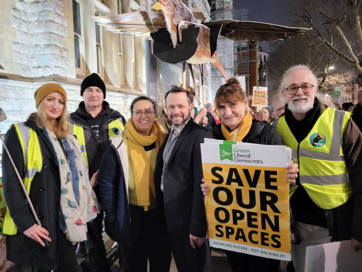 HinaBokhariLD's tweet photo. Labour run Ealing Council had forgotten about Warren Farm but now that’s it thriving with wildlife it wants to destroy it.

@EalingLD &amp; @LondonLibDems have been working hard with campaigners from the start to #SaveWarrenFarm

Great coverage from @SkyNews 
https://t.co/s8VKYzScD8 https://t.co/VohQVXZekH