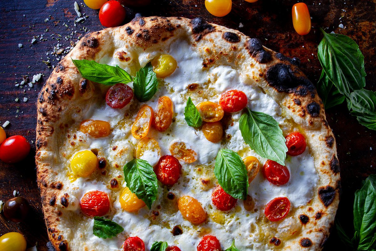 The <a href="/LandscapeTexas/">TNLA</a> #EXPO is in the #AlamoCity for the largest gathering of nursery and landscape professionals under one roof in the South Central US. 🪴🌺 Good thing we have plenty of seating options for lunch and dinner, or just to hang at the bar!  #TNLAEXPO2023 @Hemisfair