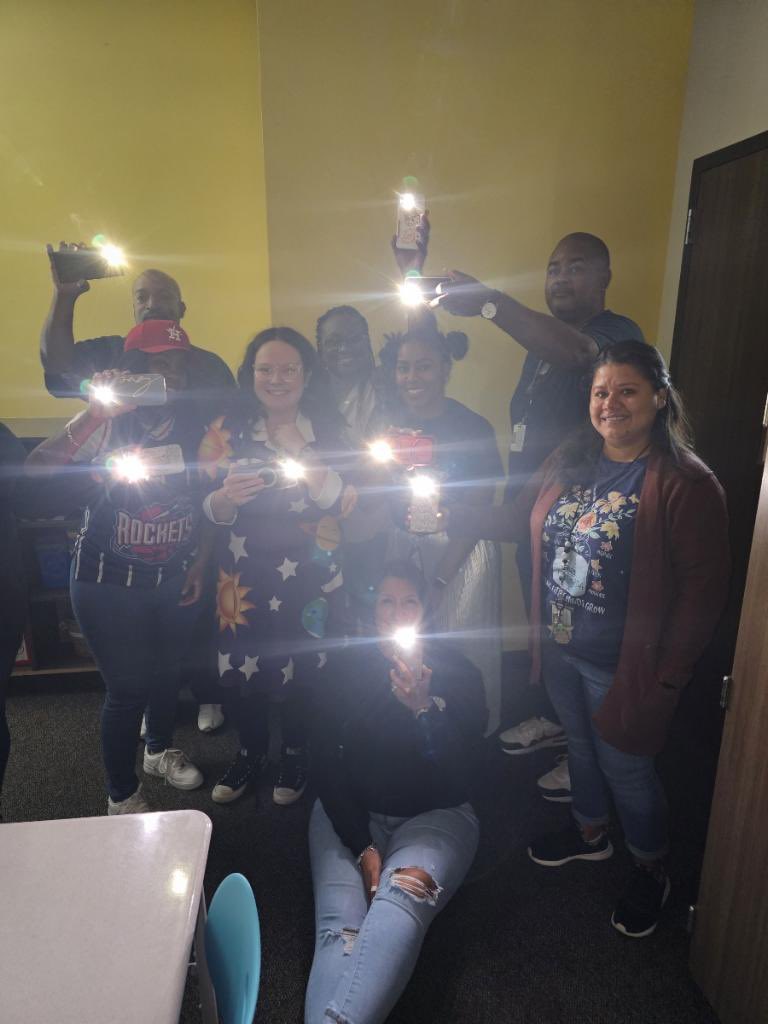 msthompsontea31's tweet photo. 4thGrade Team looking forward to meeting our shining stars soon!! #TEAMRCE2324 https://t.co/xAVGXnMUzV