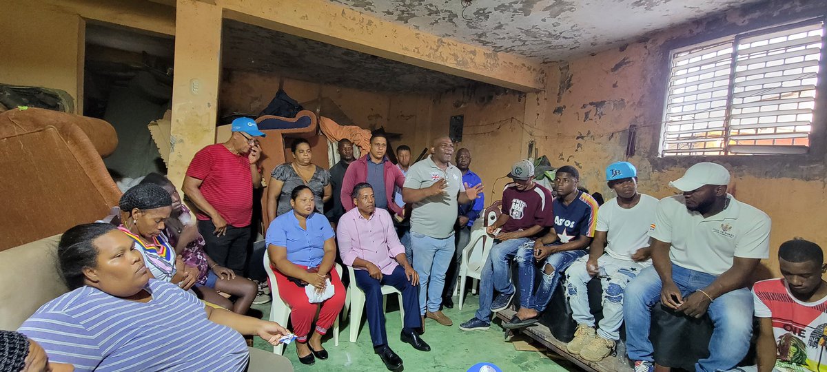 CarlosOAlcalde's tweet photo. ¡No existe límite para todo lo que se puede lograr en equipo!

Productivo encuentro encabezado por nuestro coordinador Lebrón en el batey estrella de Guaricanos, donde pudimos presentar nuestro proyecto a la Alcaldía.

#CarlosOrtizAlcalde #SantoDomingoNorte #Guaricanos https://t.co/c2WeJ8rFWT