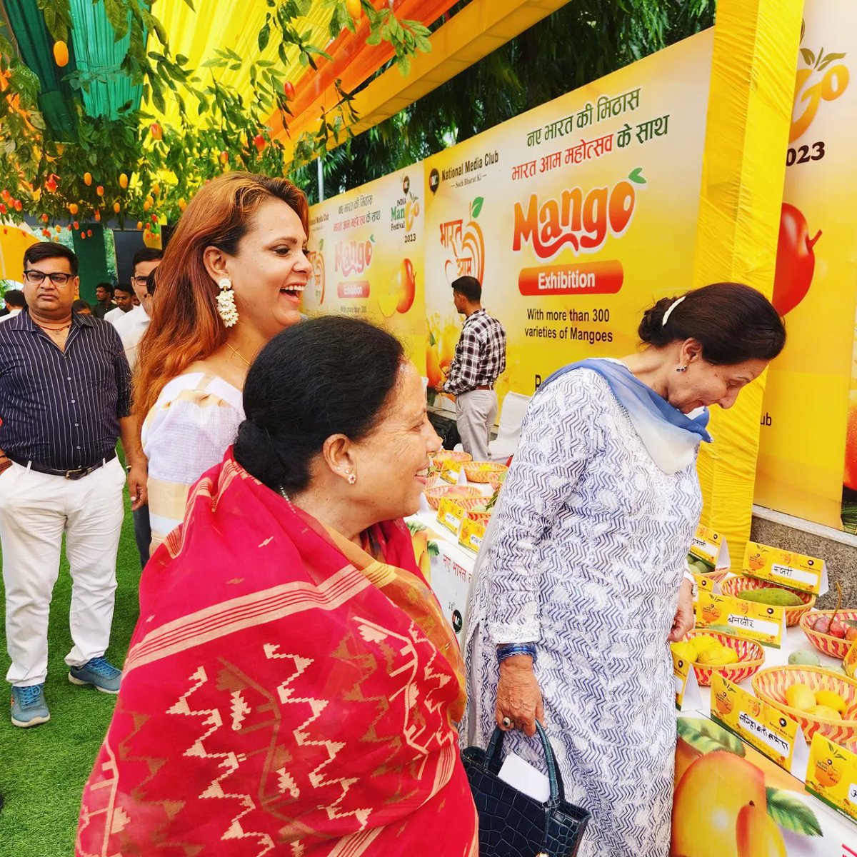 nishaasingh8130's tweet photo. Ladies full of strength and power #mangofest #Politics #Congress #XTwitter 
@virbhadrasingh 
@preneet_kaur https://t.co/9LSOFiMoii