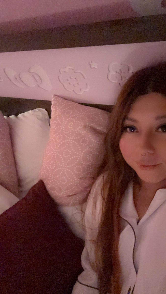 AmlitaMew's tweet image. Buenas noches desde la recámara más hermosa de este país 🇯🇵👁️👁️💕💖🥰😴🥺 #hellokitty #kawaii #hellokittylovers