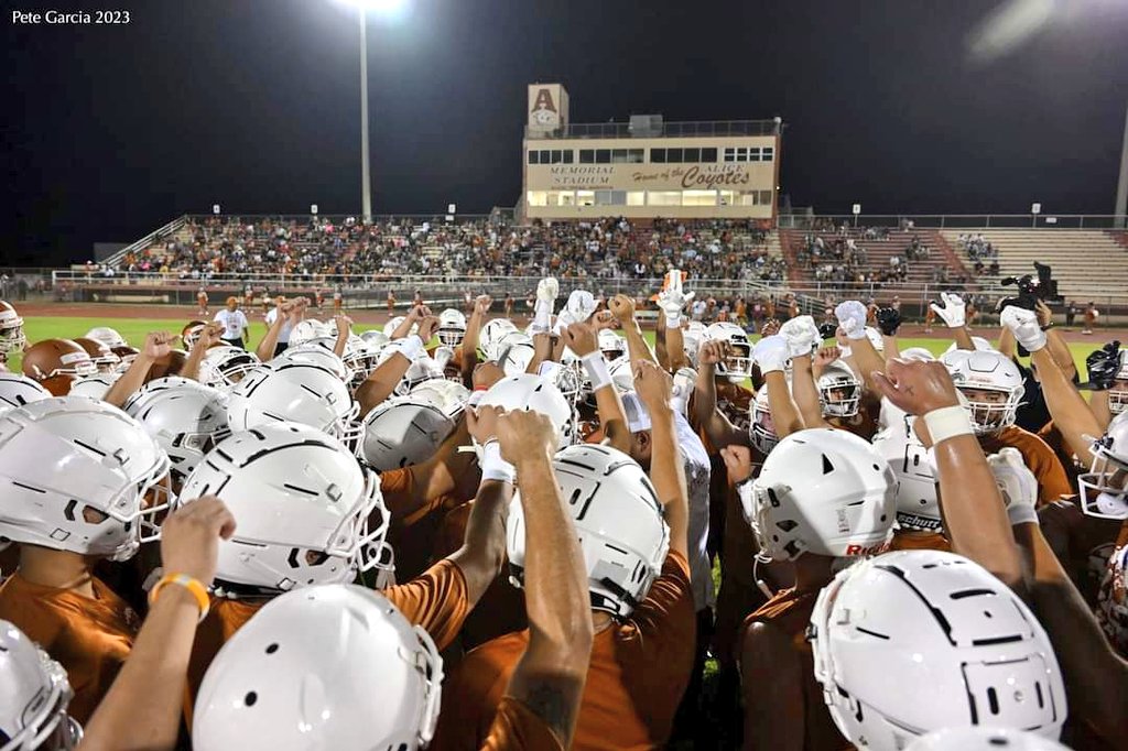 SouthTejas1984's tweet photo. This is impressive π₯π₯ππ₯π₯
#AliceTejas
#MidnightPractice
Look at the crowd! Top awesome.
πΈ from Alice ISD Website. https://t.co/cfSUX5Ycxz