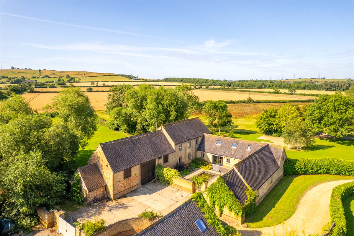 Meet our #PropertyOfTheWeek, Pond House ✨

A converted four/five-bedroom Victorian barn with stables, outbuildings, extensive parking, and approximately 5.5 acres of land, including a natural pond and woodland with far-reaching countryside views 🍃

> ow.ly/qTK150PpaFH