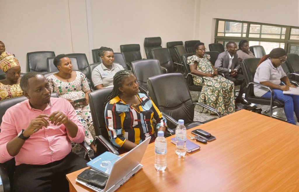 Earlier today, the Mayor of Nyanza @Erasmen received a USAID team who were conducting a field visit to assess the implementation of activities by @FXBRwanda #SugiraMuryango Program. They were recommended to focus on stunting reduction and sustainable graduation.