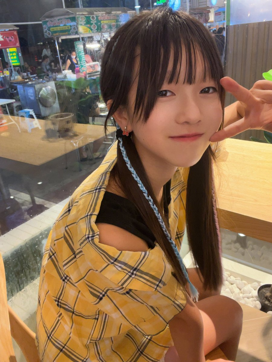 月曜日の心愛でーす🩵 タイと日本の時差は2時間！！ 今、まだ月曜日🤗ｾｰﾌ