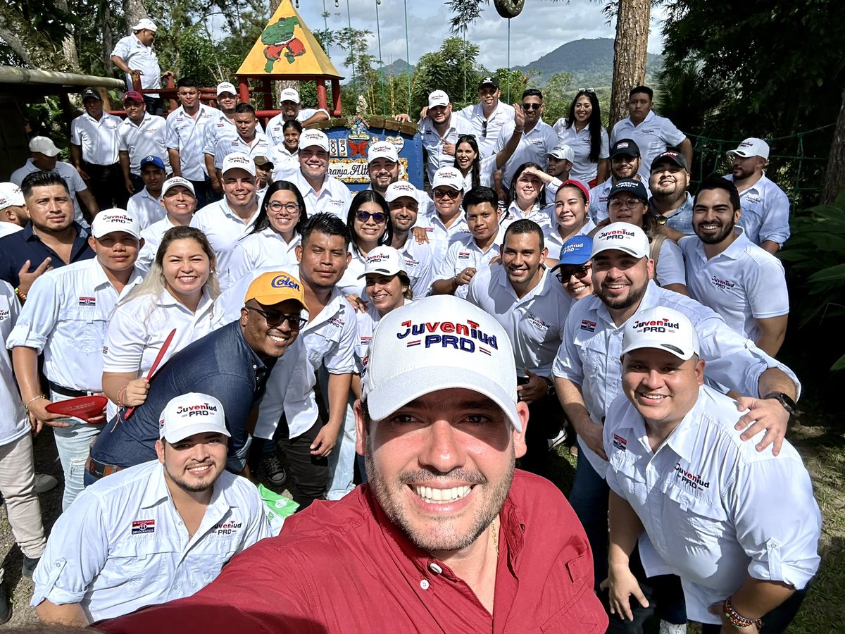 gabycarrizoj's tweet photo. Las ideas y acciones de Omar siguen vigentes en nuestra juventud. Su ejemplo augura un futuro con visión de progreso y bienestar social para nuestro país. @juventud11_ https://t.co/FanCYeg8Ux