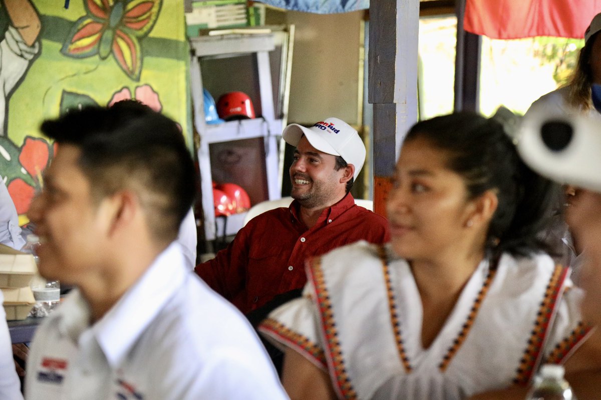 gabycarrizoj's tweet photo. Las ideas y acciones de Omar siguen vigentes en nuestra juventud. Su ejemplo augura un futuro con visión de progreso y bienestar social para nuestro país. @juventud11_ https://t.co/FanCYeg8Ux