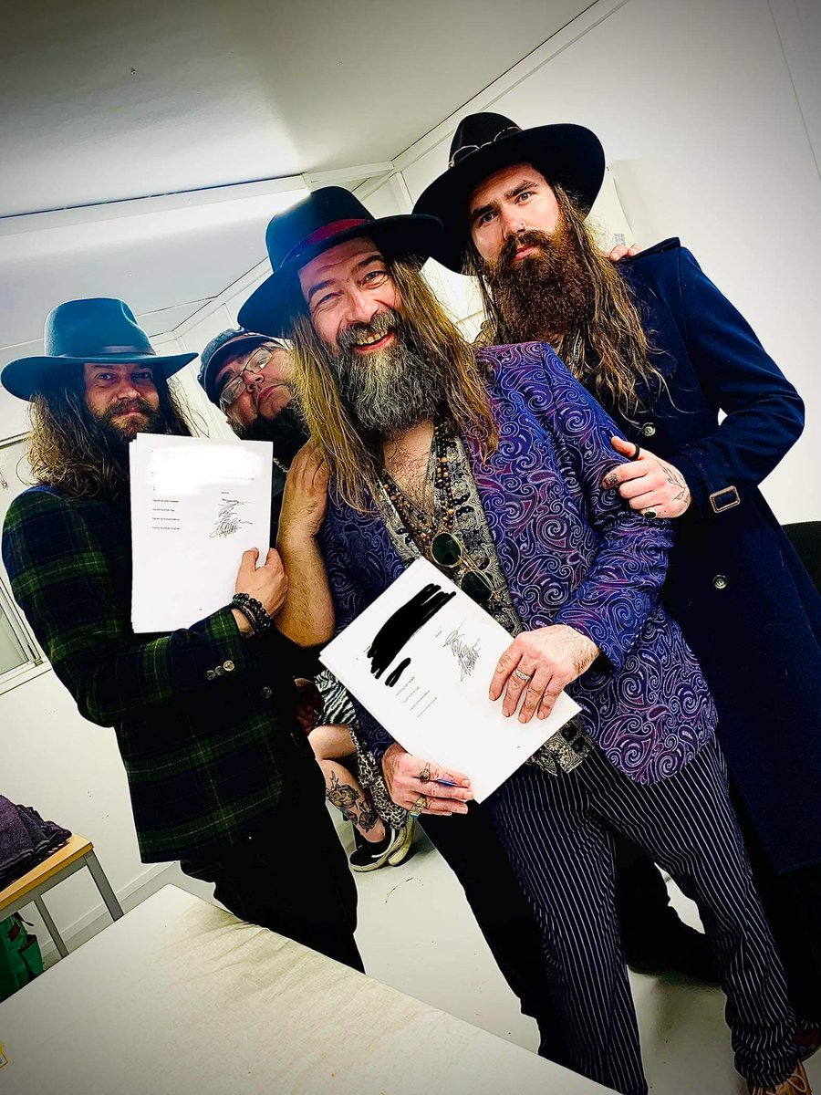 WickedRivers's tweet photo. So, this past weekend, whilst getting ready for our set at @RBCSOfficial , we did a thing…

👀 OFFICIAL Album news to follow, soon 👀

Peace, Love &amp; Lampshades 
These Wicked Rivers 

#newalbum #recorddeal #allsignedup #bignews #rockmusic #gigs #livemusic #nwocr https://t.co/rsN6jVfFNv