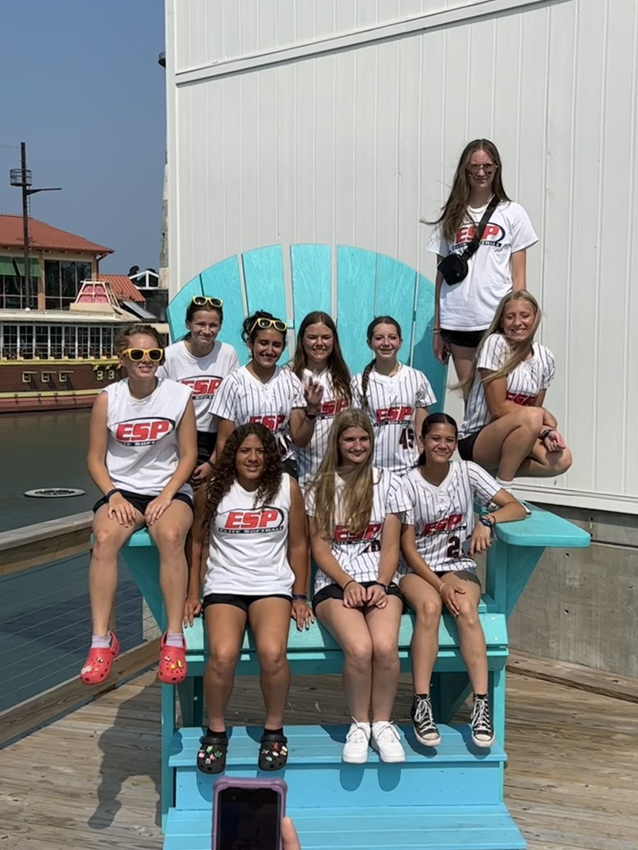 MackenzieEM_22's tweet photo. Thank you so much to my coaches this past season. I learned a lot with your help and enjoyed playing for you. To my teammates I had so much fun playing with you guys. Good luck to everyone next season. #ESPTrained #ESPEliteSoftball. https://t.co/QhjFd3pW5L