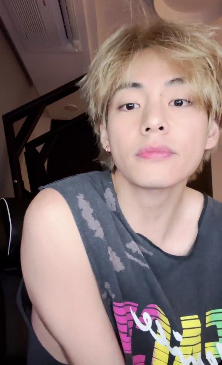 dachuu_'s tweet photo. Que lindo que sos Tae
#Taehyung #LiveTae https://t.co/kThsmvuXe4