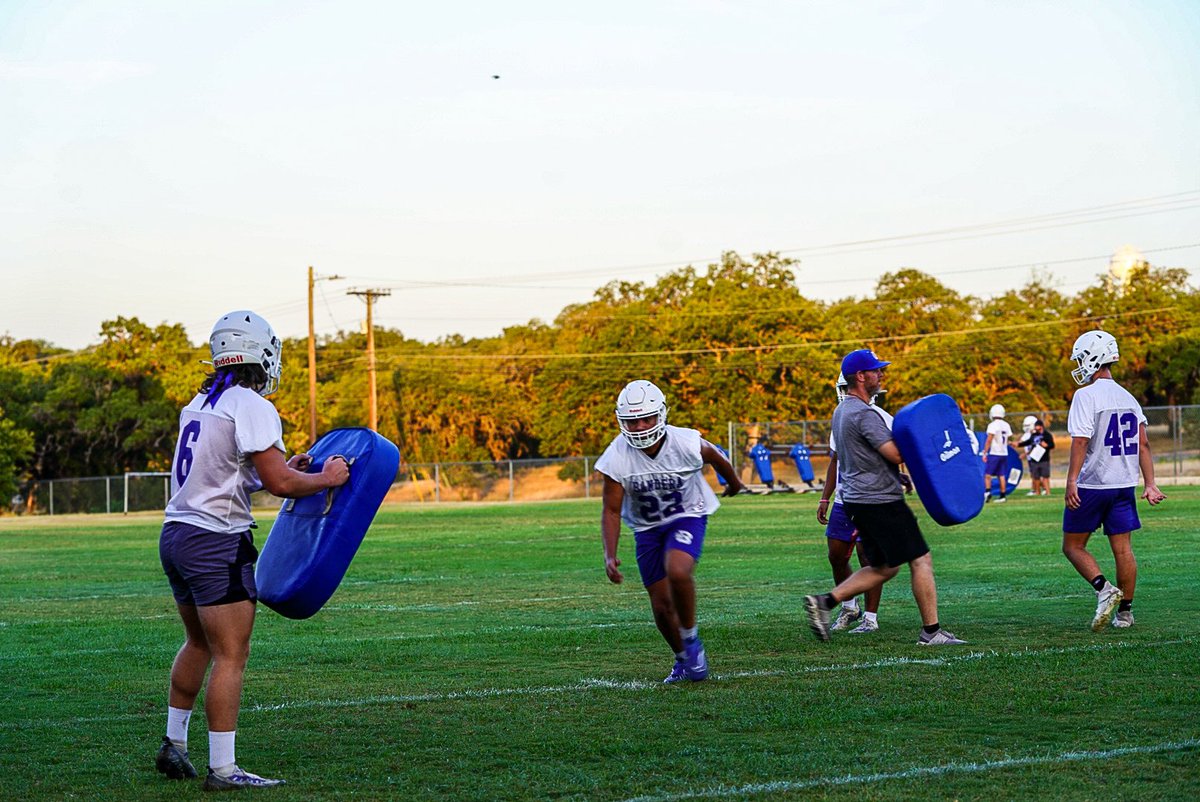 BanderaFB's tweet photo. Day 1 ✅

Bulldogs were flying around on both sides of the ball today. Great start! Build on it tomorrow!! #WeAreOne https://t.co/D7LdjZxnBh