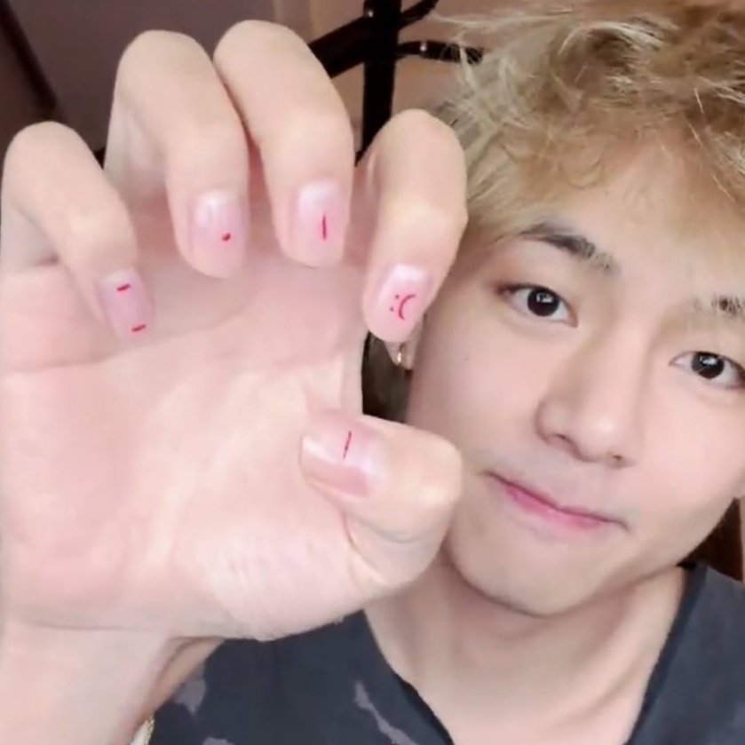 "like hobi hyung, i also got my nails done" 😭😭😭