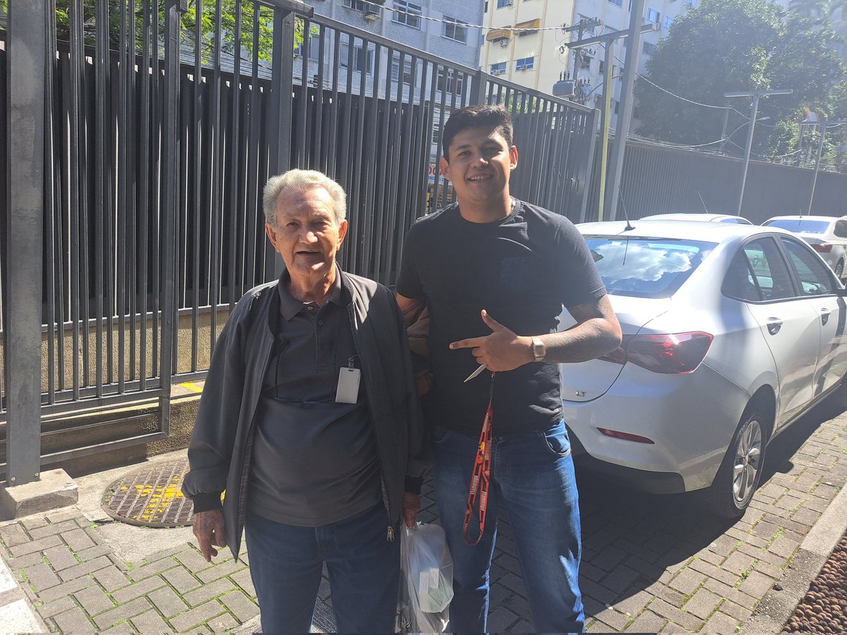 leonarddonunes's tweet photo. Passando o dia com a lenda viva ... Leo Batista https://t.co/vkN3EmlZG8
