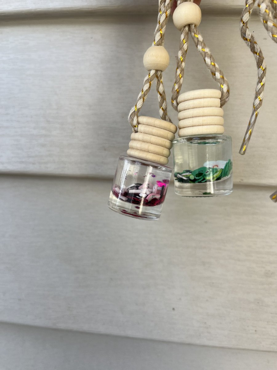 CarissaSumners's tweet photo. If you love to support small business… you should support mine!! Sunset scents on Facebook! I make car freshies and car diffusers!! Here are som examples! I’m based out Hawai’i but I do shipping to!! #supportsmallbusiness #SmallBusiness #supportlocalbusiness #SmallBiz https://t.co/Z2CDstTfE0