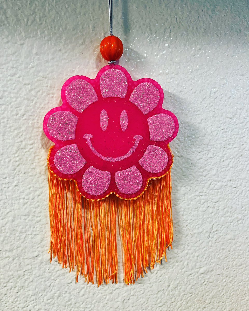 CarissaSumners's tweet photo. If you love to support small business… you should support mine!! Sunset scents on Facebook! I make car freshies and car diffusers!! Here are som examples! I’m based out Hawai’i but I do shipping to!! #supportsmallbusiness #SmallBusiness #supportlocalbusiness #SmallBiz https://t.co/Z2CDstTfE0