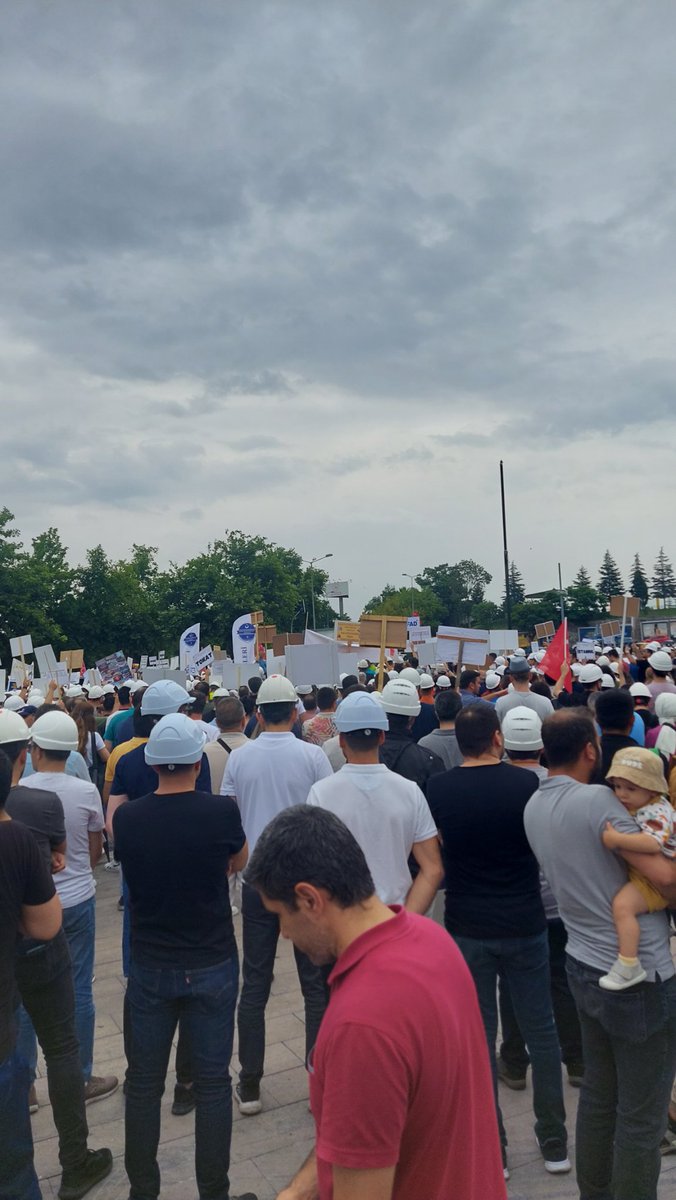 150 bin kamu mühendisi olarak taleplerimizi bildirdik ve meydanlarda da okuduk. Ama ilk olarak sesimizin duyulduğu bu maddenin olduğu gibi geçmesidir.

#Madde131MuhendisinOlmazıdır