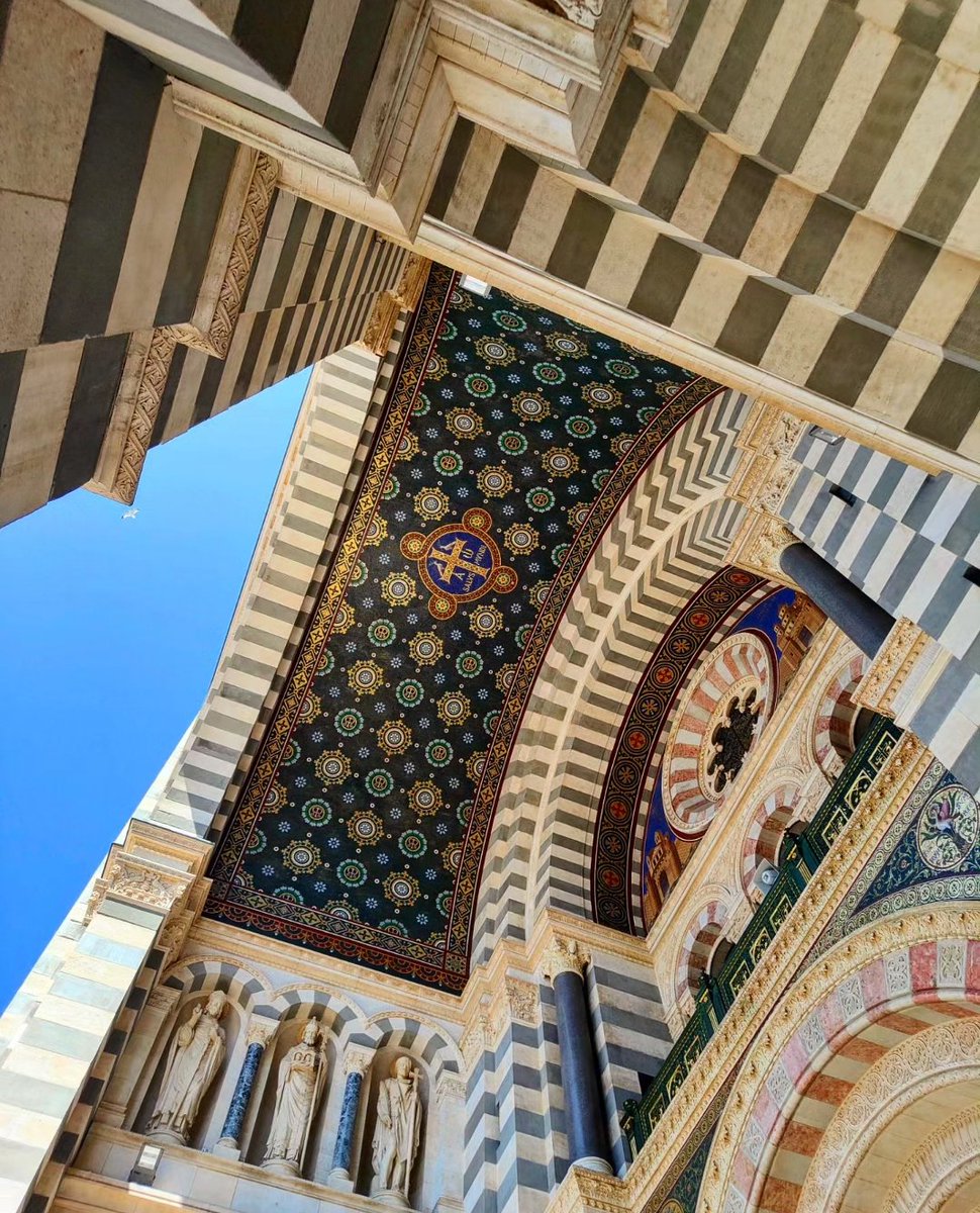 EtwTerp's tweet photo. Torticolis géométrique...
Cathédrale de La Major, Marseille
10 juin 2023
#mathsartist #mathpics #architecture #cathedrale #geometrie #geometry  #marseille #marseillelabelle #lamajor
RV sur Instagram:
📸🖍️MATHS_ARTIST✏️🎨https://t.co/huEfGDmtXA… https://t.co/djvV45M25B