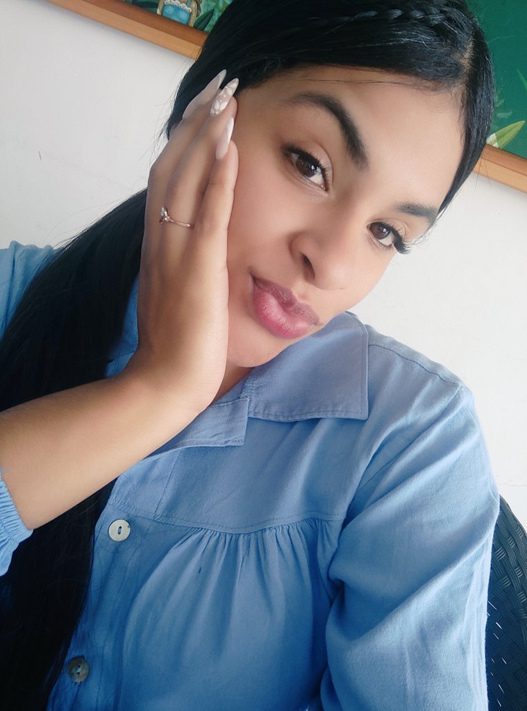 MariaGahoma's tweet photo. Carita de #Lunes 😇 https://t.co/VdBHB7Rtck