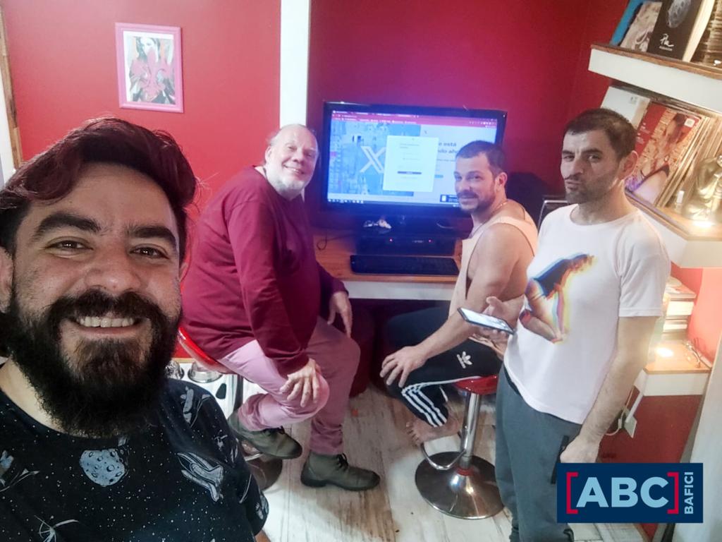 chupaladoc's tweet photo. SEGUNDO DIA DE RODAJE con Diego y Juan. @gemidor_fatal
@johnzine
@machiperez
@chupaladoc https://t.co/d4c6HbTk87