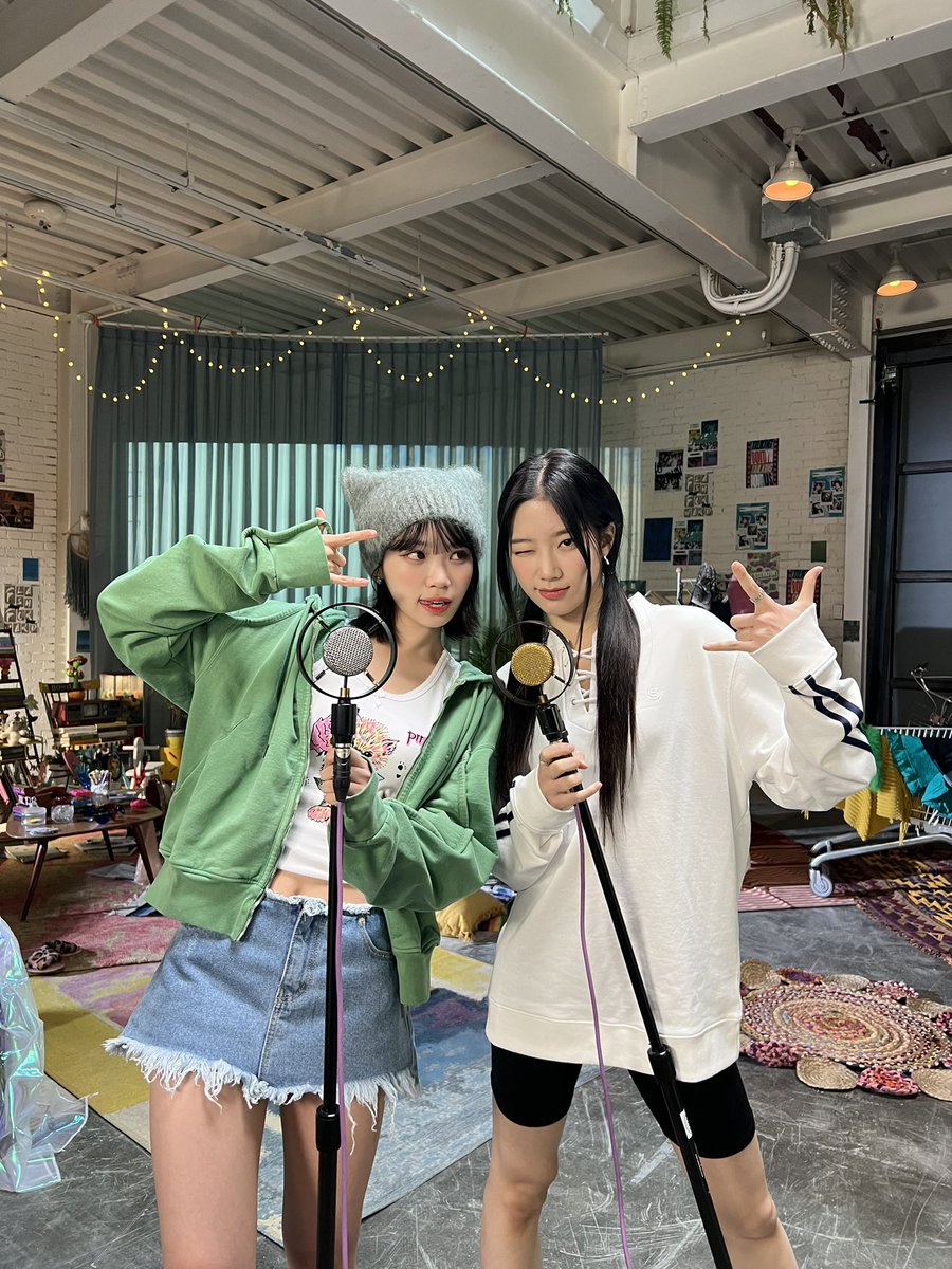 우리 러브리더 채원언니 생일 축하해요🫶
언제나 멤버들의 얘기를 잘 들어주고 항상 큰 마음으로 받아주는 든든한 리더가 있다는 것은 우리 팀에게 너무 행복한 일인 것 같아요
귀엽고 진짜 웃기지만 옆에서 보는 언니의 프로다운 모습은 항상 정말 멋있어요!