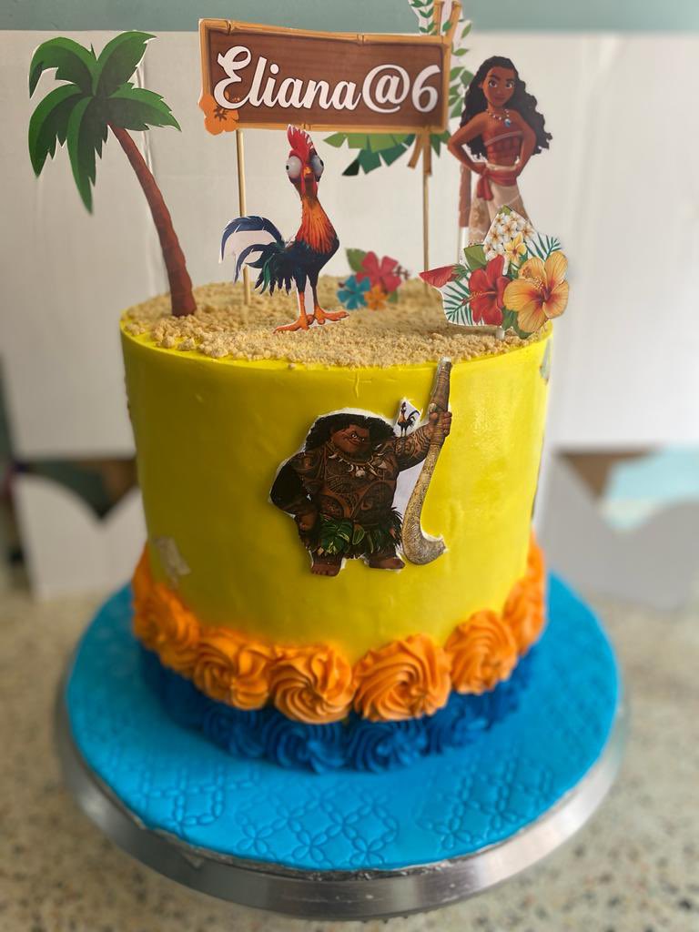 Man cannot live on bread alone😎so they made cake😋
For inquiries , orders and deliveries Dm us or WhatsApp  +256705590590
#WrightBakery
#AcakeForEveryOne
