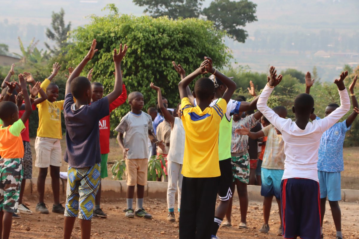 GSF_RC's tweet photo. Day 4 at the Youth Summer Sport Camp was all about creativity and innovation! Our young athletes embraced sports activities, learned the value of being creative, and persevered. They also humbly washed kitchen utensils, fostering responsibility and community spirit.
#Runbugesera https://t.co/LvCWb8Ji56