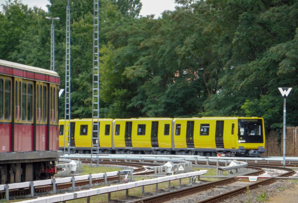 Komische S-Bahnen gibt's hier 🤔