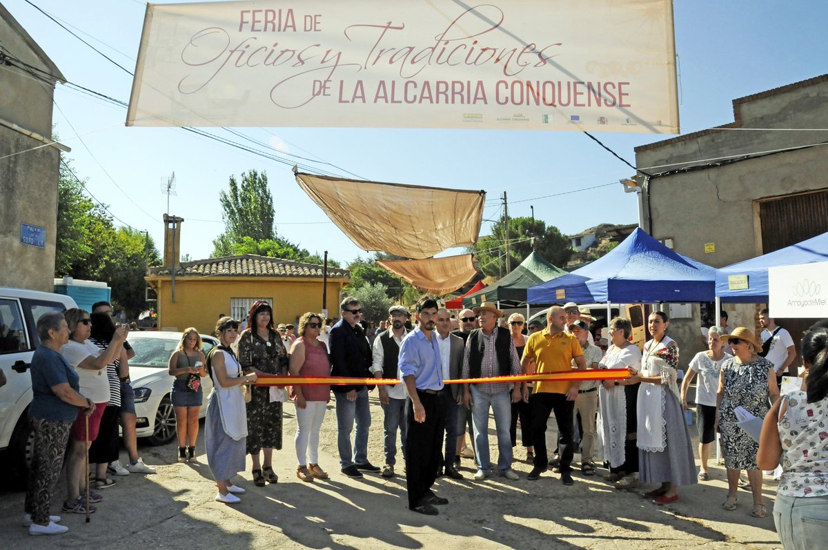 Celebrada la III FERIA DE OFICIOS Y TRADICIONES DE LA ALCARRIA CONQUENSE.
Una jornada llena de actividades que llenó Villanueva de Guadamejud en torno a las costumbres y saberes de los pueblos.
"Que las alas arraiguen y las raíces vuelen" Juan Ramón Jiménez.
#LaAlcarriaConquense