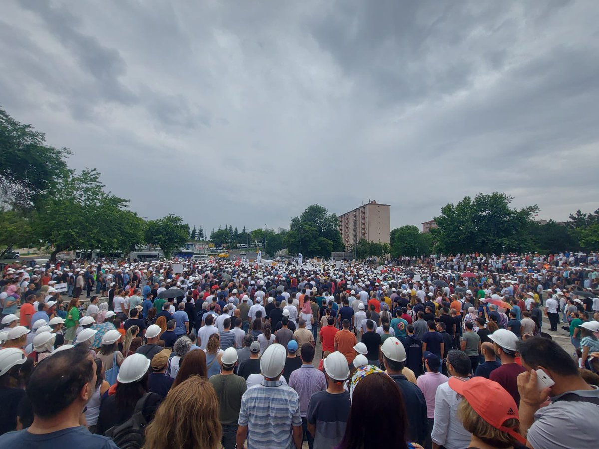 Kamu Mühendisleri toplu sözleşme ile mali ve özlük haklarında iyileştirme istiyor. 
Hakkını istiyor.

#Madde131MuhendisinOlmazıdır