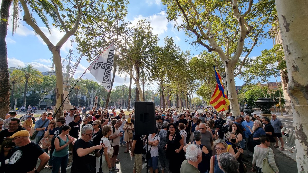 📢 Tornem a ser davant del TSJC per donar suport aquest cop a #DaniGallardoLlibertat que ha d'entrar a presó per haver-se manifestat a Madrid a favor de la causa catalana. Hi ha difefents Consells Locals, membres de l'<a href="/ARepresentants/">Assemblea de Representants</a> i els consellers <a href="/lluis_llach/">Lluís Llach</a> i <a href="/CastellaToni/">Antoni Castellà #Lleials1O</a>
