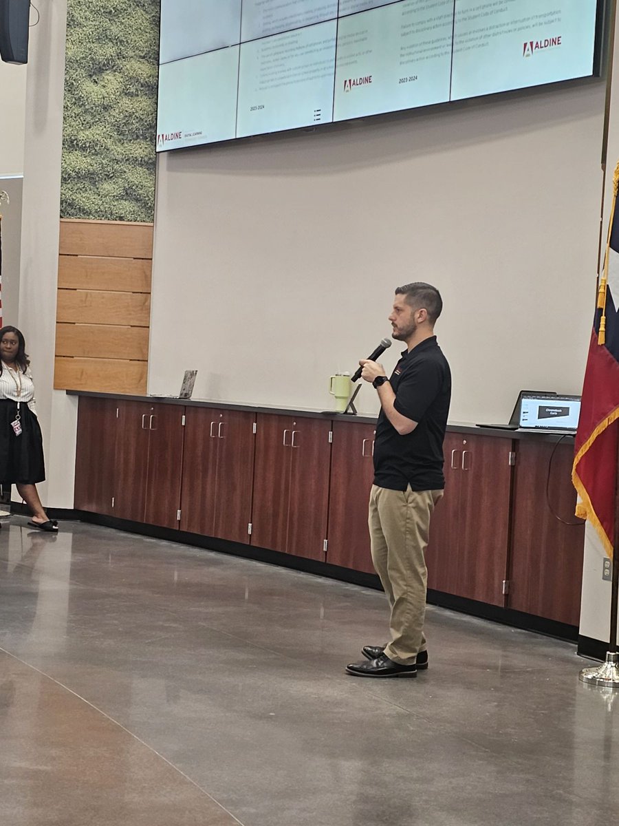 MolitorDLSV1's tweet photo. Core4ALDINETour is in full effect. Thanks to @BlansonCTEHS for listening to critical BOY digital learning information to get the year started strong! Shoutout to @techchapa @BHowell_DLS @circletimetchr for presenting. https://t.co/70bHgkzUUA