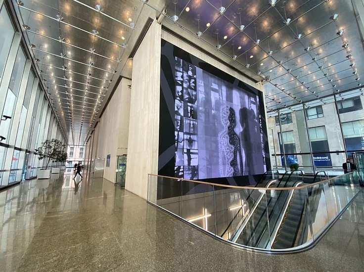 SLOinUSA's tweet image. Today is the last day to see Eva Petrič’s video installation “Recycling Shadows", at 28 Liberty in New York City. 🗽 

#FosunPlaza #videoinstallation #28Liberty #NYC #art #multimediaart #brutjournal @TussleMagazine @mk_gov_si