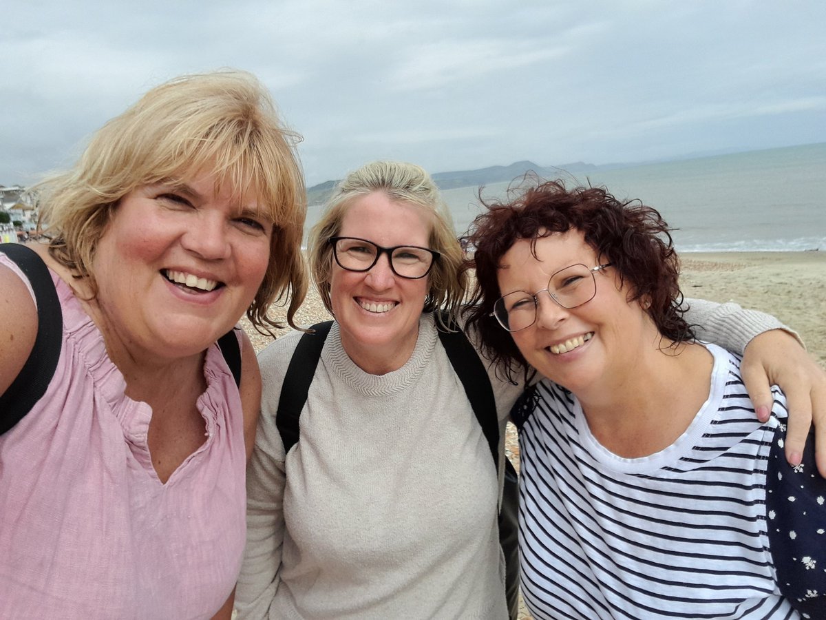TeresaMCoombes's tweet photo. Cheeky Monday day off spent with the girls looking for treasures on the charmouth to Lyme beach walk, ended with a swim (of course) #girltime #summerrain #mondaylaughter https://t.co/9RxGaHmb9i