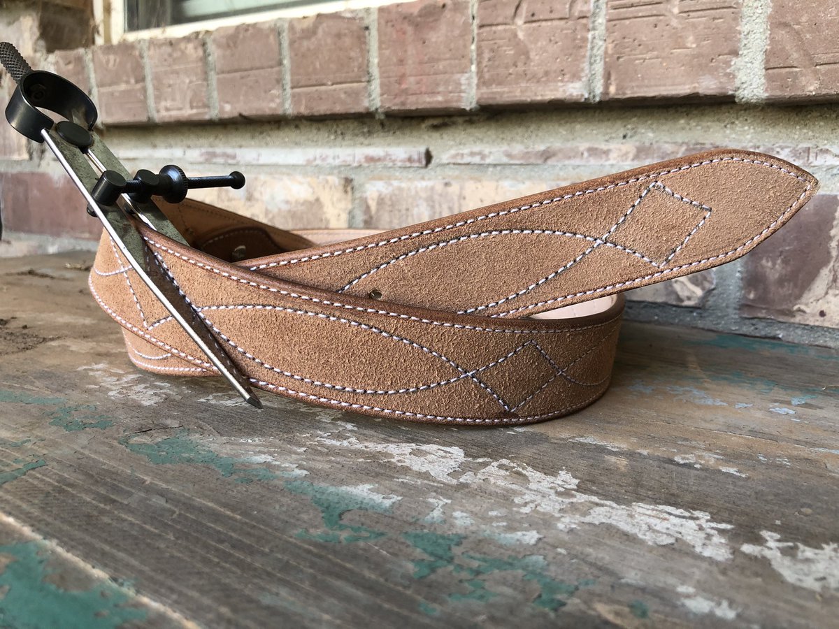 LopezAidan's tweet photo. It’s been a while since I’ve been on Twitter. Just a few pics of some things I’ve made recently. #customleather #handmade https://t.co/ITSSgMF9CV
