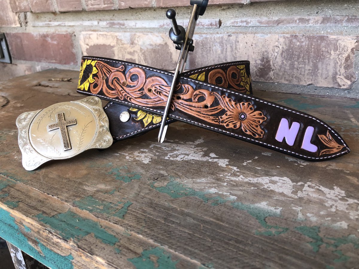 LopezAidan's tweet photo. It’s been a while since I’ve been on Twitter. Just a few pics of some things I’ve made recently. #customleather #handmade https://t.co/ITSSgMF9CV