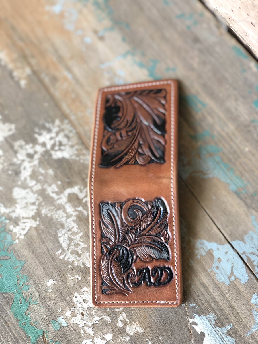 LopezAidan's tweet photo. It’s been a while since I’ve been on Twitter. Just a few pics of some things I’ve made recently. #customleather #handmade https://t.co/ITSSgMF9CV