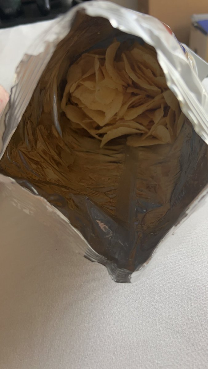 ChillTheDill's tweet photo. @herrfoods twitter being rebranded as X is only the second worst thing to happen to me today. The first being you guys placing about 17 and a half chips in my big bag of salt n vinegar chips. wtf herr's?!?!? https://t.co/vRgOth8Eqx