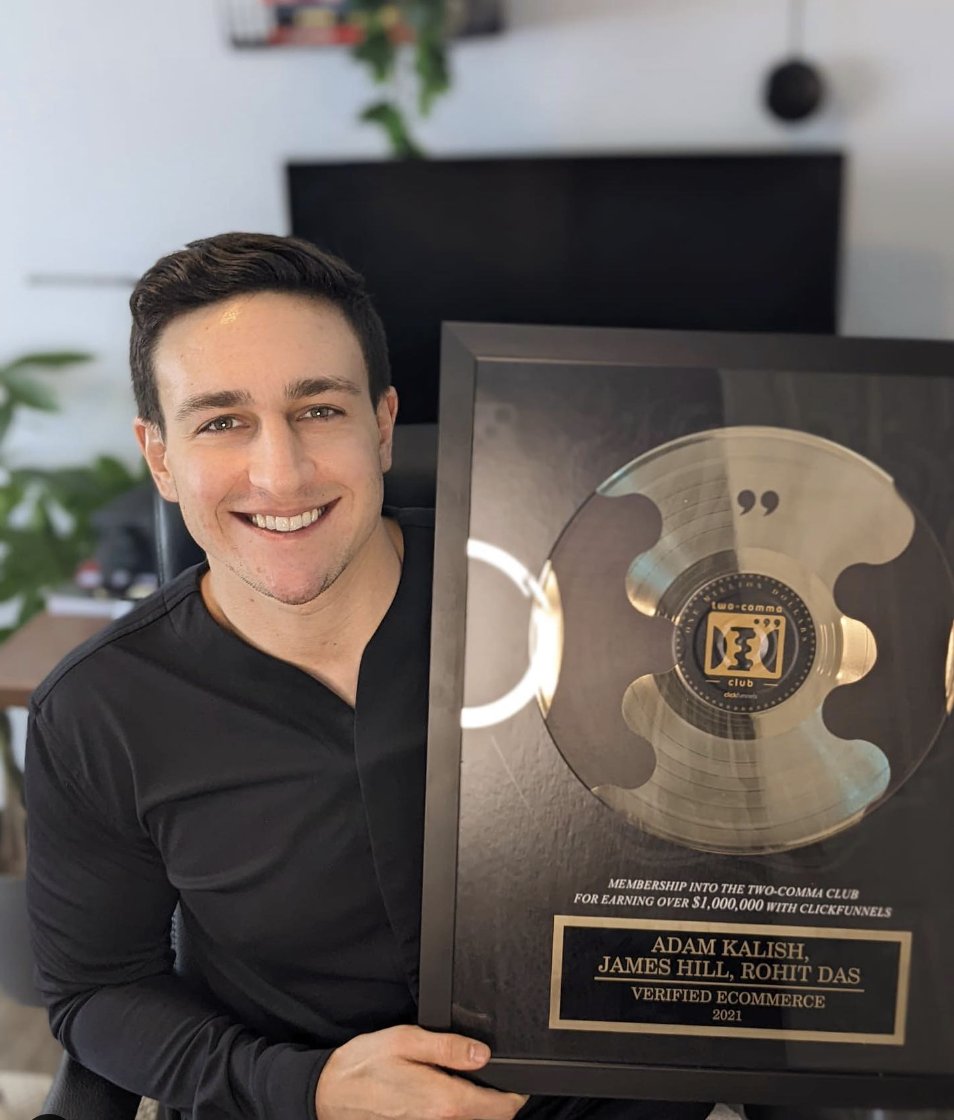 clickfunnels's tweet image. Some motivation for your feed 😉🏆

Give it up for Adam Kalish and his team for earning their #TwoCommaClub Award 🤩

#FHL2032 is fast approaching… will you be walking across the stage to receive yours? 👀

#twocommaclub #fhl2023 #clickfunnels #cf2point0 #entrepreneur…